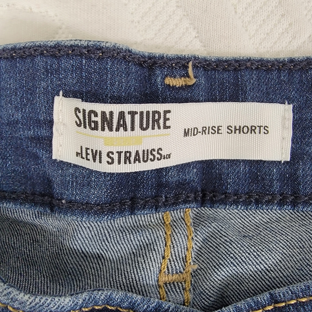 Levi's Levi Strauss Signature Mid Rise Cuffed Medium Wash Denim Shorts Size 12 - Picture 5 of 10